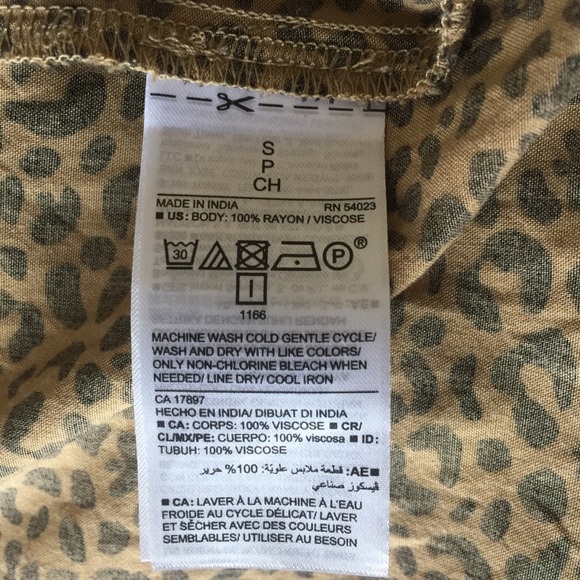Old Navy Leopard Print Button-Up Top - Picture 7 of 13